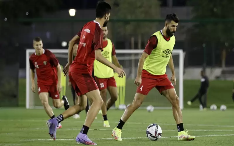 المنتخب الوطني لكرة القدم يلتقي المنتخب