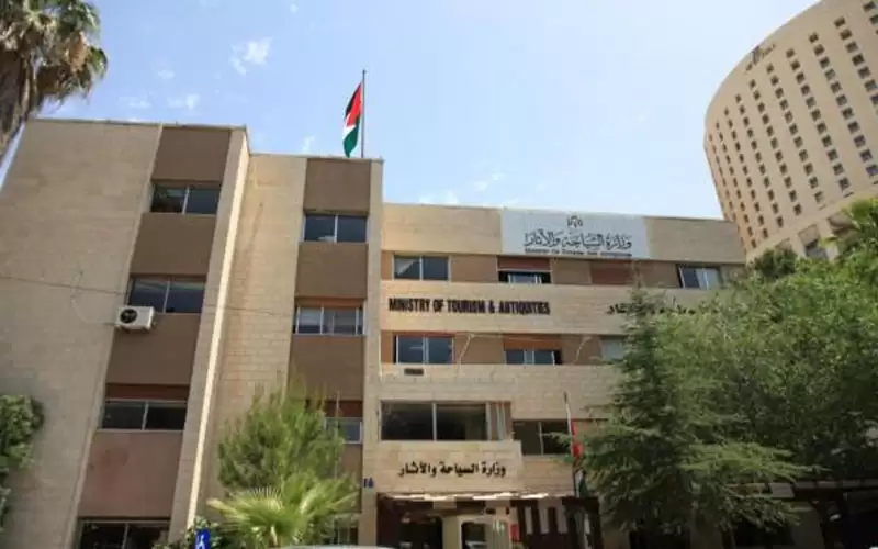 السياحة: مخالفات أوامر الدفاع والاشتراطات الصحية