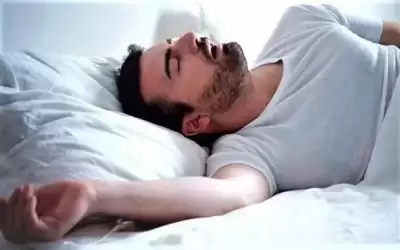 أسباب زيادة ضربات القلب أثناء النوم