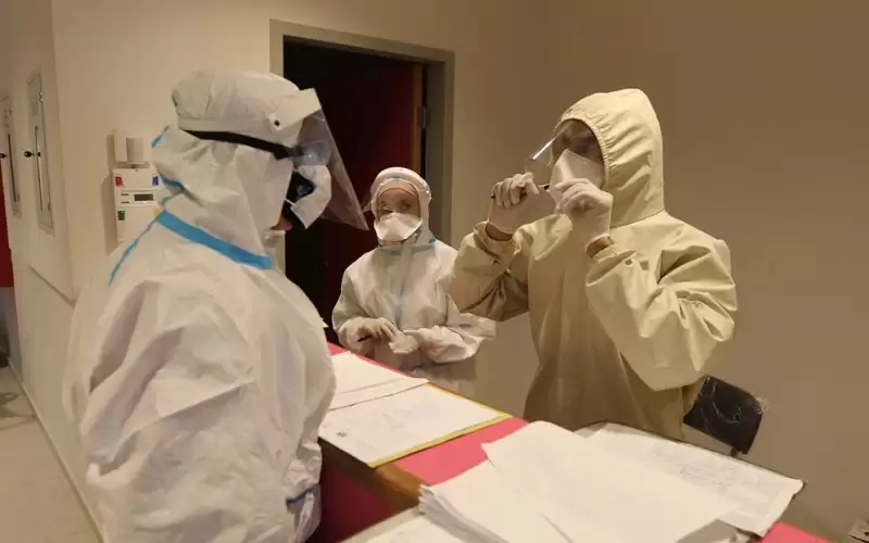 فحص 100 عينة للتأكد خلوها من