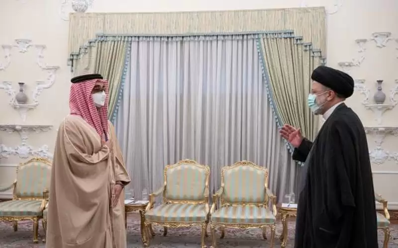 طحنون بن زايد في طهران ويلتقي