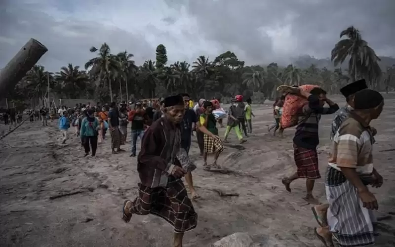 34 قتيلا بسبب ثوران بركان في