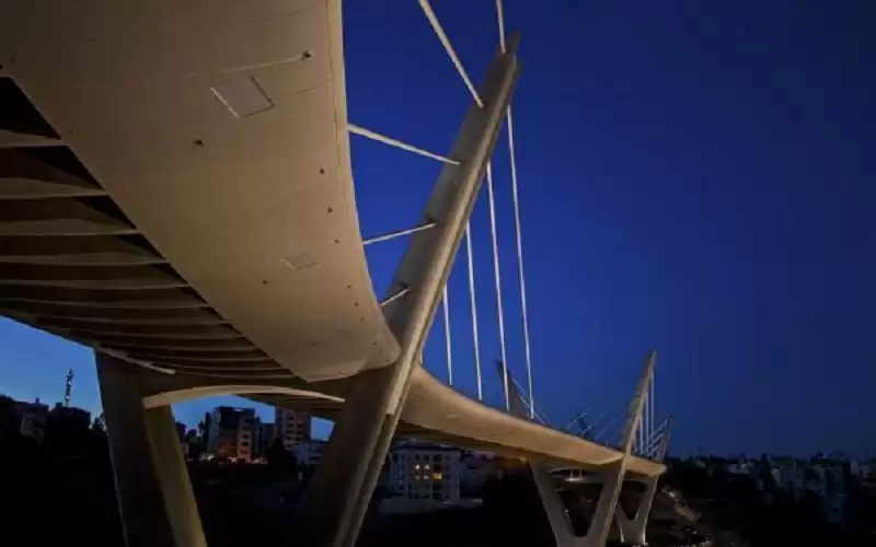 انتحار ثلاثيني من فوق جسر عبدون