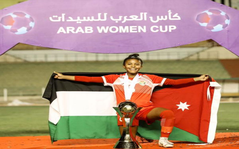 الأردنية ايناس الجماعين تحترف في نادي