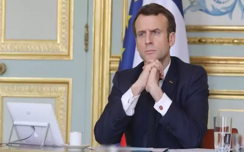 ماكرون لم يتخذ قرارا بالترشح لولاية
