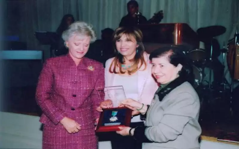 الصفدي ينعى السفيرة السابقة لوريس احلاس