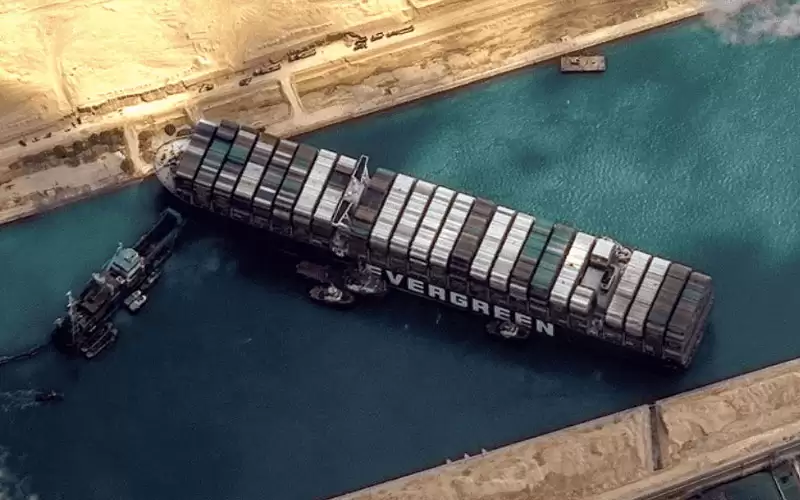 إيفر غيفن تعود لعبور قناة السويس