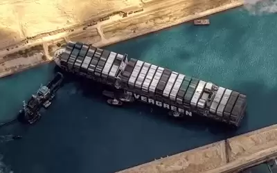 إيفر غيفن تعود لعبور قناة السويس