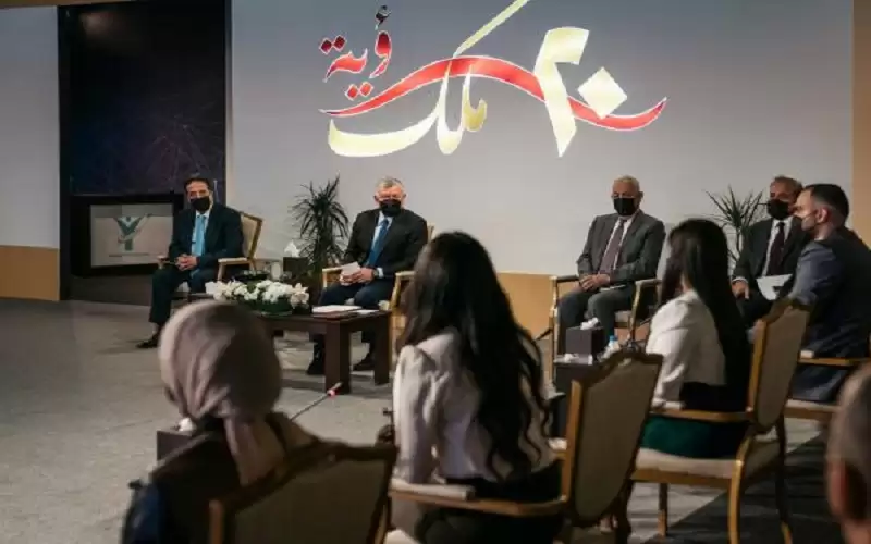 الملك: تحسين الوضع الاقتصادي وتقوية الطبقة