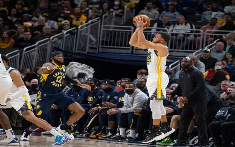 نجم دوري كرة السلة الأميركي كوري