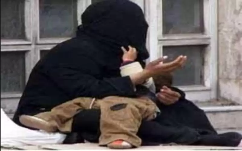 سيدات يستأجرن أطفالا للتسول والمفلح يكشف