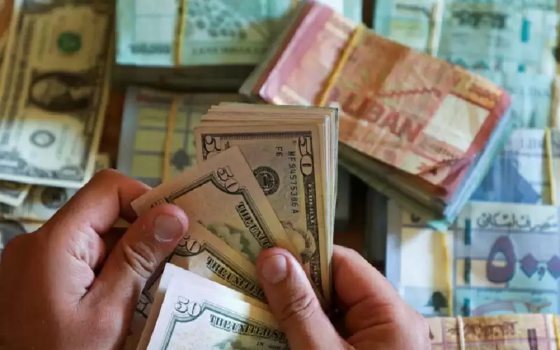 الليرة اللبنانية تهبط لمستوى قياسي