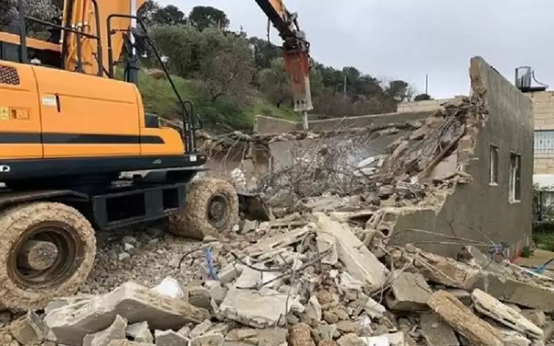 بلدية الاحتلال تشرع بعمليات هدم في