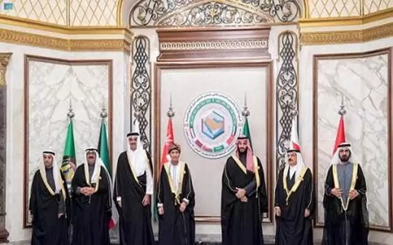 الخليج: نتطلع لدور أيران الإيجابي