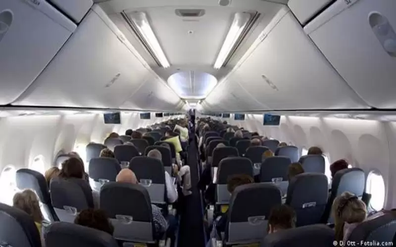 عامل حقائب يغفو في الهند ويستيقظ