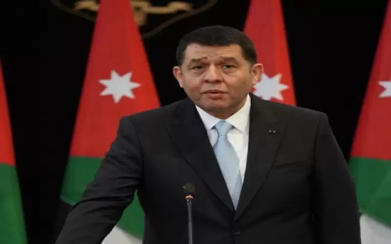 وزير العمل يقرر وقف انتداب الموظفين