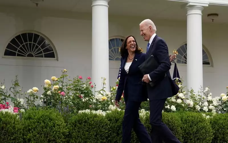 هاريس: لم أناقش مع بايدن ترشحه