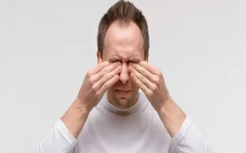 أسباب جفاف جفون العين وطرق العلاج