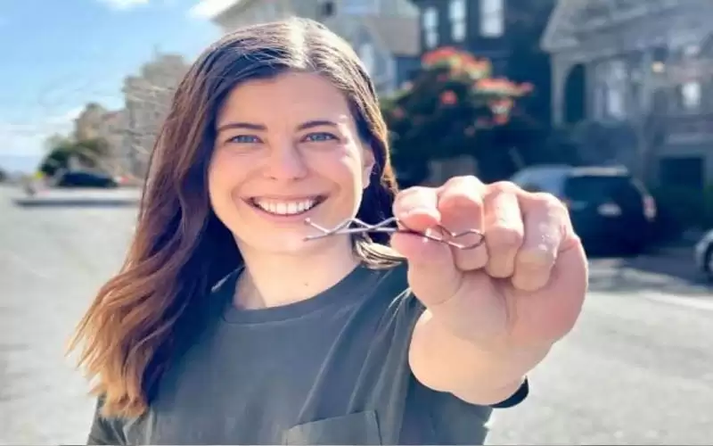 أمريكية تمتلك منزلا مقابل دبوس شعر