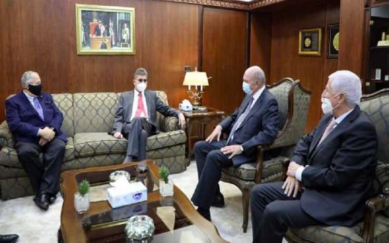 الفايز يدعو ألمانيا إلى دعم مشاريع