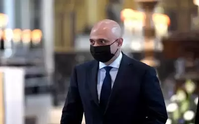 وزير الصحة البريطاني لا يستبعد فرض