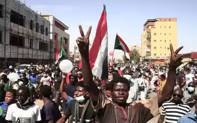 الشرطة السودانية تطلق الغاز المسيل للدموع