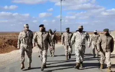 الحنيطي يزور كتيبة الأمير طلال الآلية