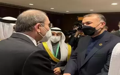 وزير الخارجية يلتقي نظيره الإيراني ويبحثان