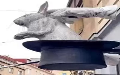 قريبا .. سيخرجون من طاقية ساحرهم