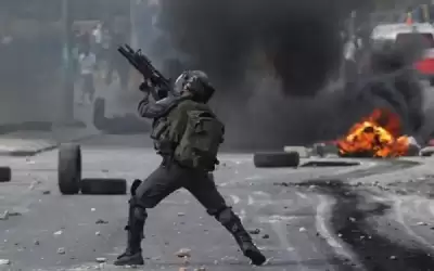 إصابة فلسطيني واعتقال 3 آخرين خلال