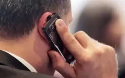 المخرج يترع الكأس قبل أن يهاتف