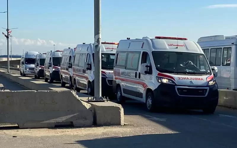 وصول 10 سيارات إسعاف متبرع بها