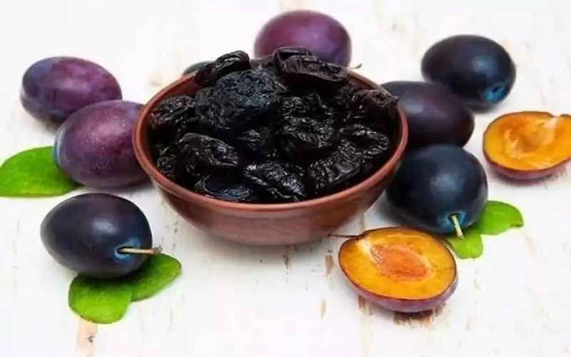 تناول البرقوق يوميا يساعد في إنقاص