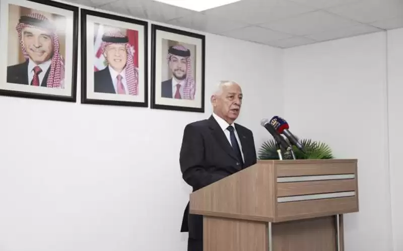 العيسوي يفتتح ويتفقد مشاريع مبادرات ملكية