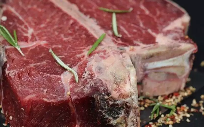 أين يكمن خطر تناول اللحوم الحمراء؟