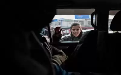 طالبان تحظر على النساء التنقل لمسافات