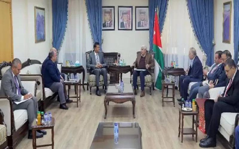 النائب المعايعة يبدي إعجابه بالتجربة الهندية