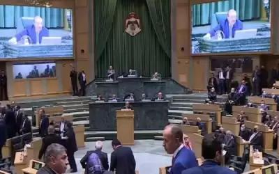 بعد مناوشات .. الدغمي يرفع جلسة