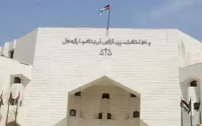 إدانة موظف حكومي ومستثمر وطالب جامعي