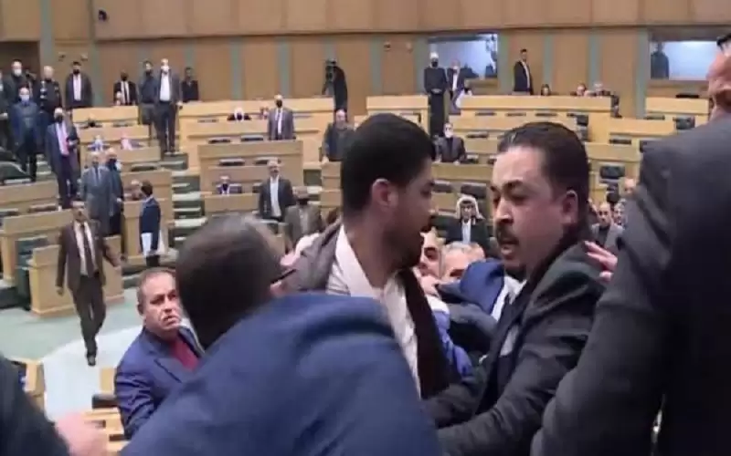 رفع جلسة النواب بعد مشادات كلامية