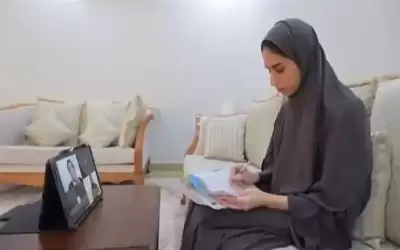 الإمارات تعود للتعليم عن بعد