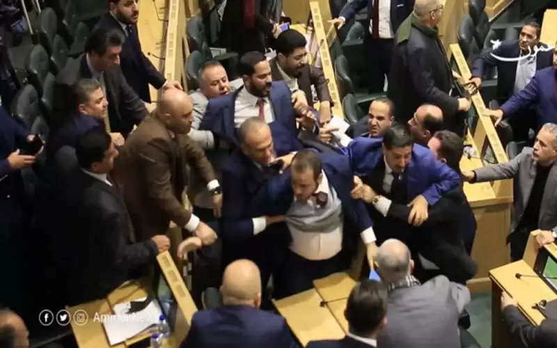 الرياطي يقدم شكوى ضد 6 نواب