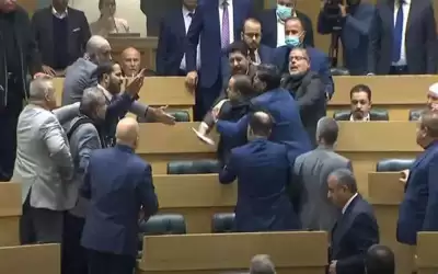 فيصل القاسم يعلق على لكمات نواب