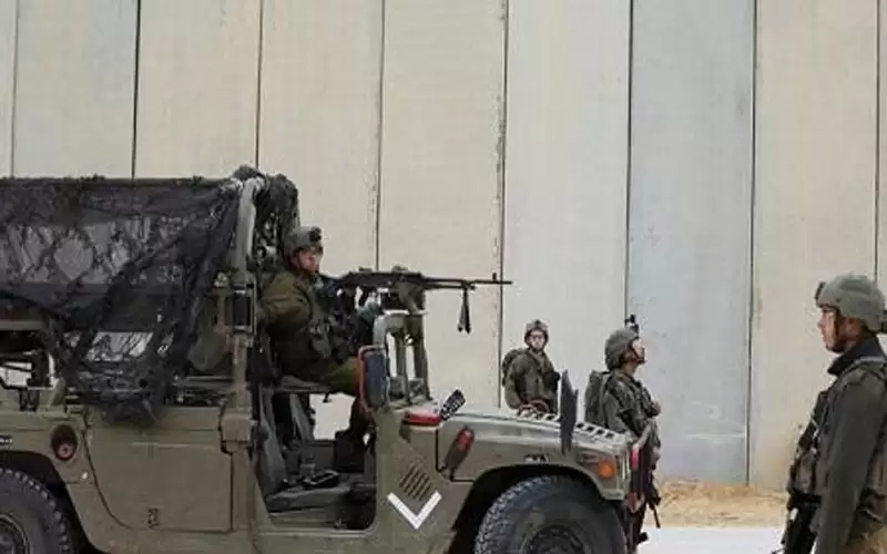 القوات الإسرائيلية تعتقل فلسطينيين في سلوان