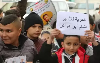 رئيس الوزراء الفلسطيني يطالب بالإفراج الفوري