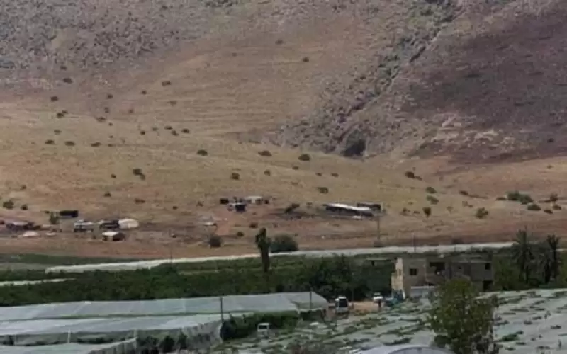 مستوطنون متطرفون يطردون رعاة فلسطينيين من