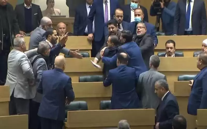 الرياطي يواصل غيابه عن الجلسات