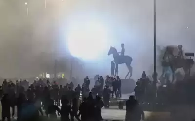 رويترز: محتجون يسيطرون على مطار ألماتي