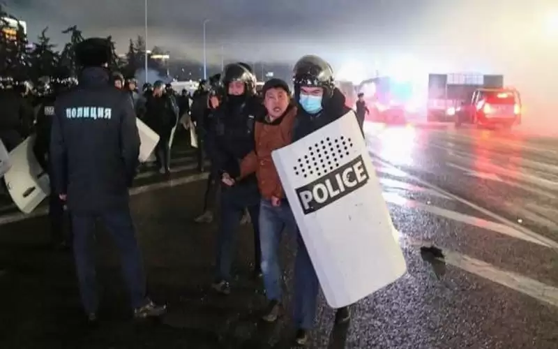 كازاخستان: مقتل 8 من الامن خلال