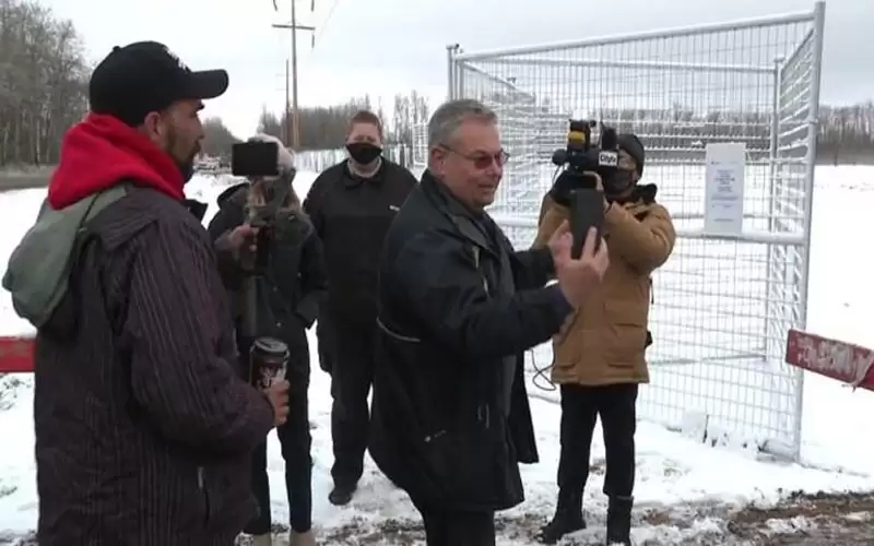 توقيف سياسي كندي مطلوب على خلفية